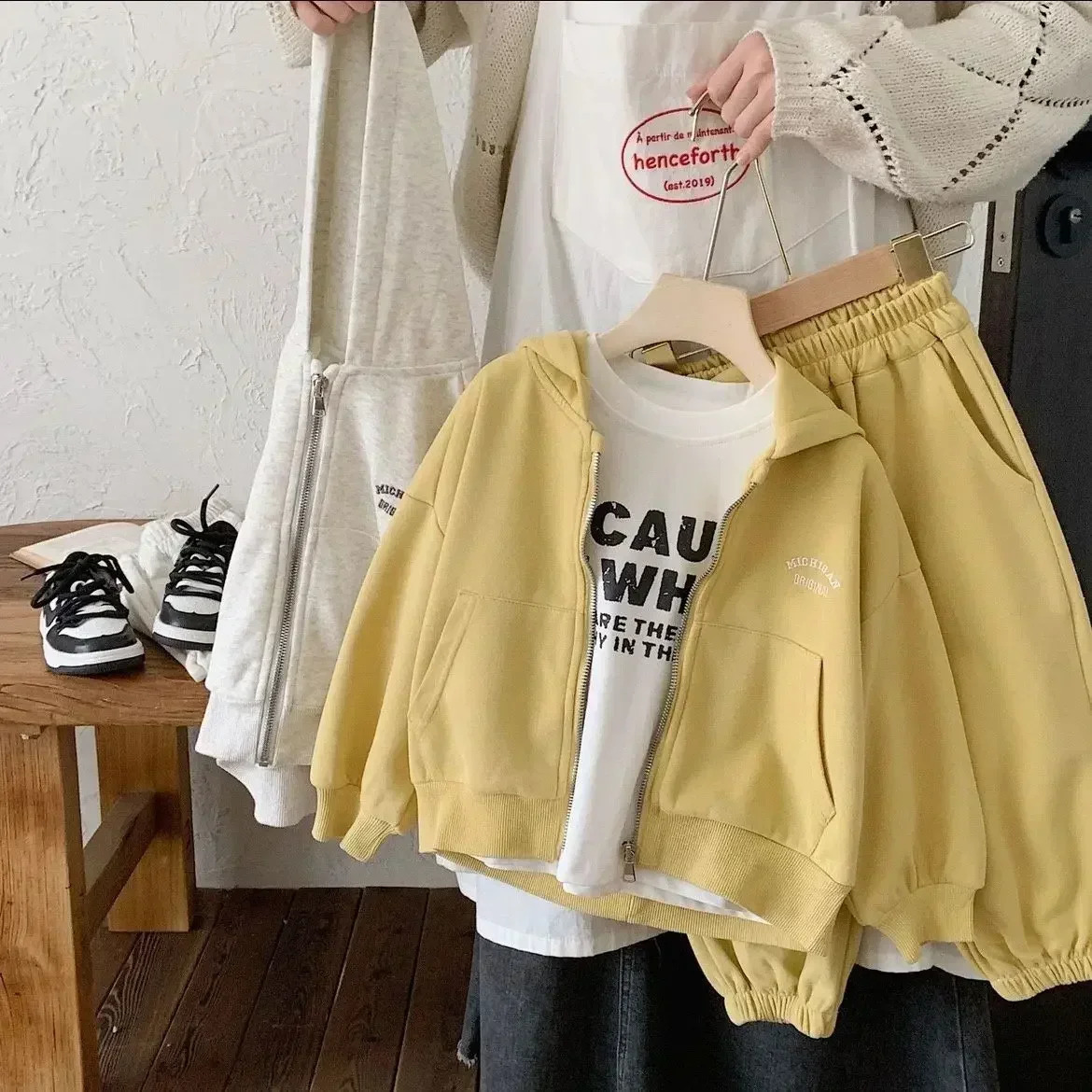 High Quality Childrens Composite Cotton Set Spring Autumn Korean Girl Boys Letter Baby Casual Hooded Sports 2pcs Set 250813