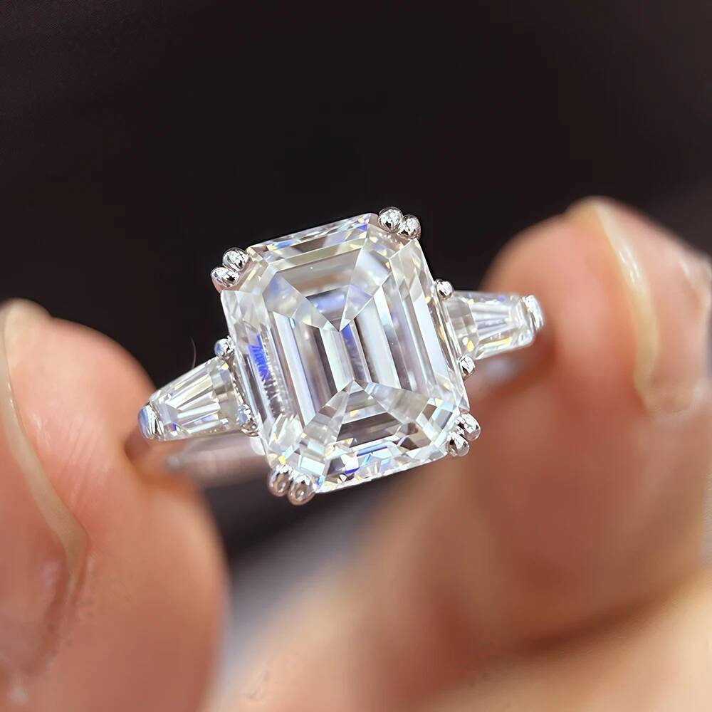 1/2/3/4Carat Emerald Cut Full Moissanite Engagement Rings with Tapered Baguette Cut Diamond S925 Silver Wedding Rings for Women