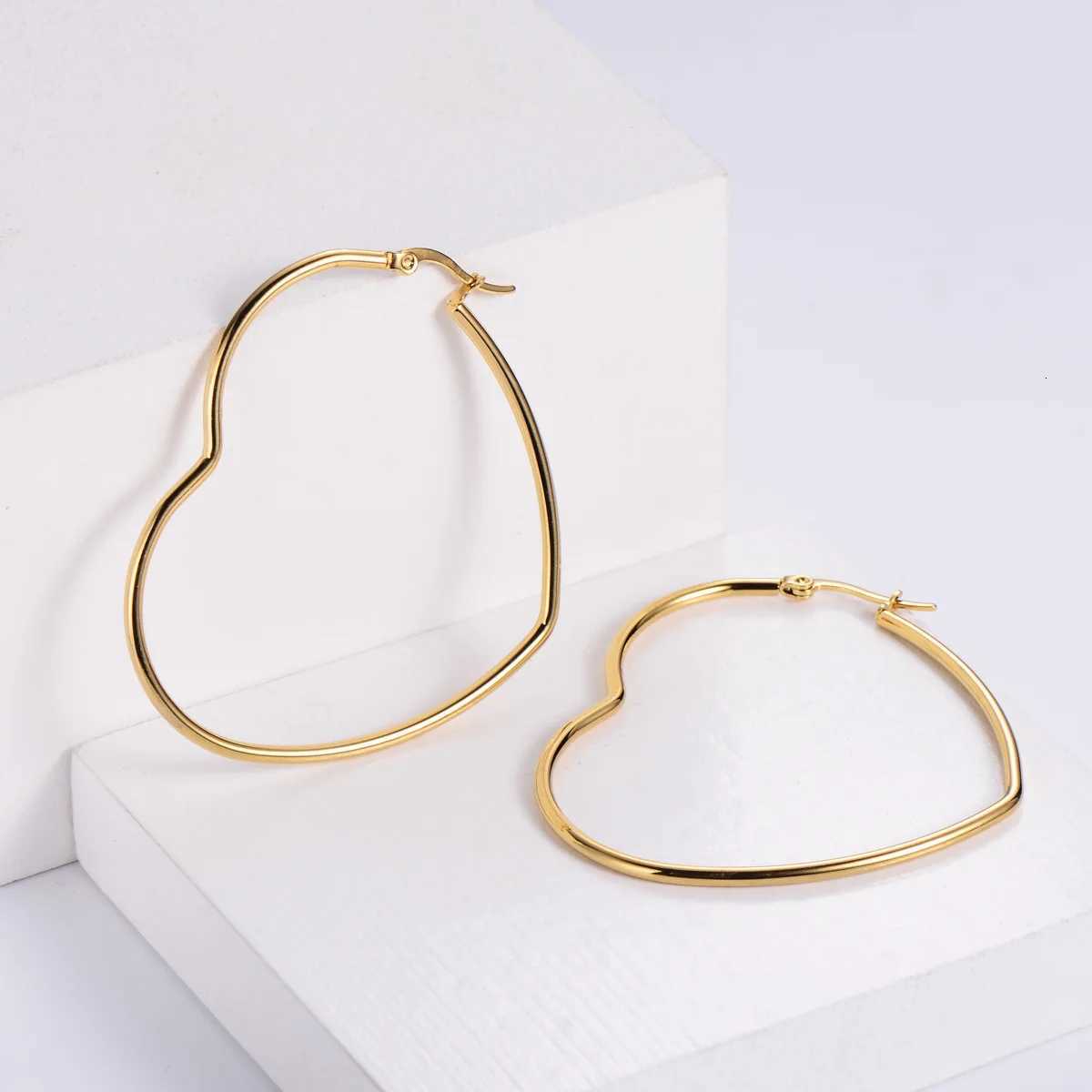 Minimalism Metal Heart Hoop Earrings for Women Golden Silver Color Fashion Dangle Earrings Party Romantic Statement Jewelry XJ250814