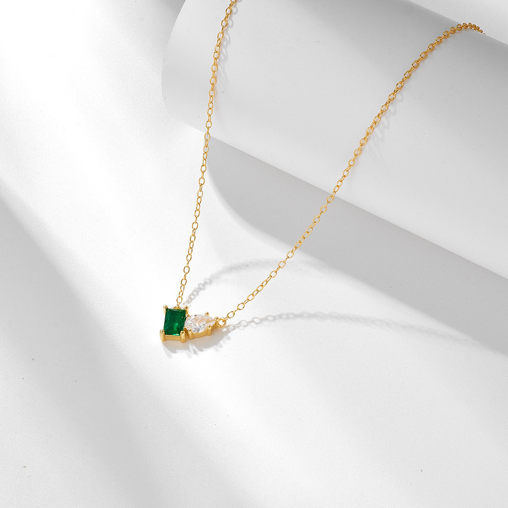 S Pure Sier Inlaid Emerald Long Rectangular Water Drop Zircon Necklace for Women Fashionable Light Elegant Versatile Collarbone Chain Jewelry for Wome