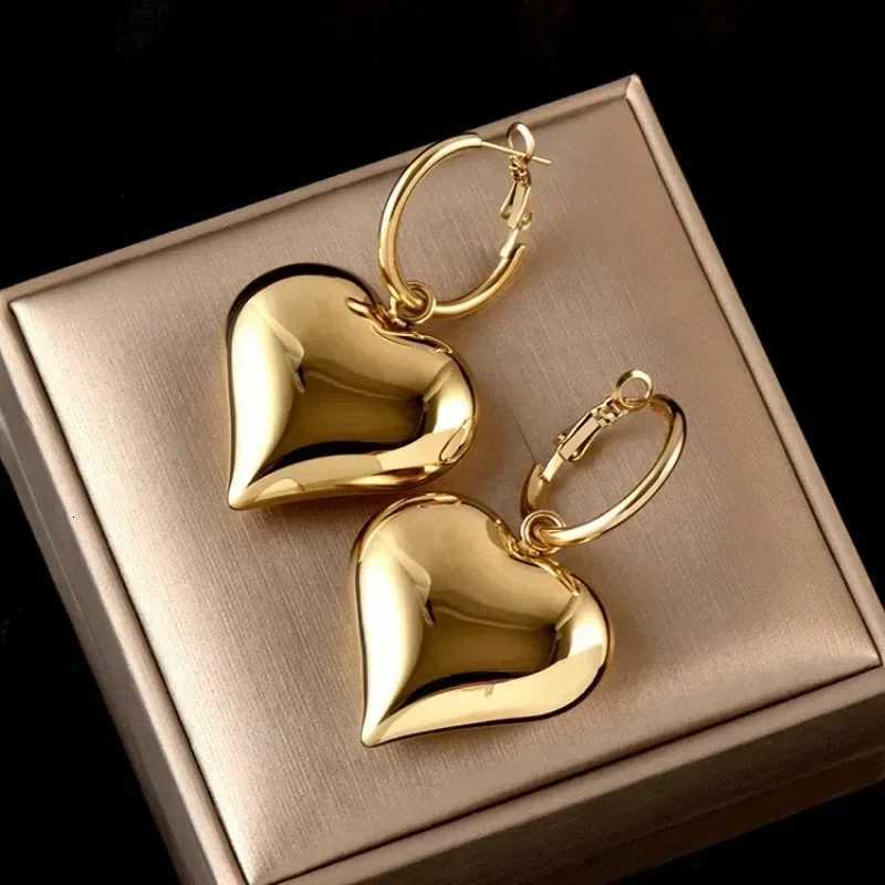 igh Quality Minimalist Heart Shed Earrings Womens Stainless Steel Hoop Earrings Birthday Party Ear Jewelry Accessories Gift XJ250814