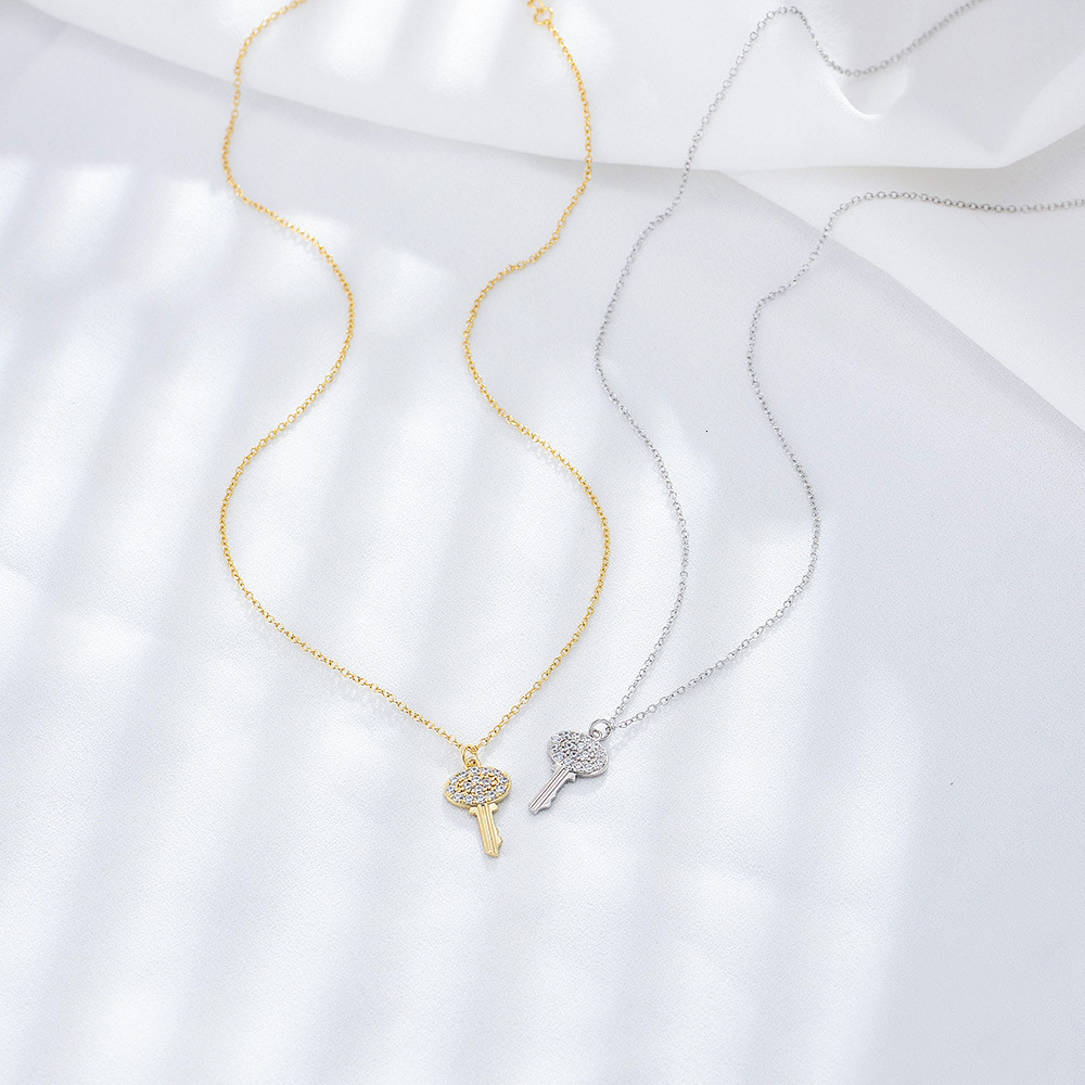 Sterling Micro Inlaid Zircon for Women, Simple and Elegant Versatile Key Chain Collarbone Necklace Sier Jewelry Jewelry for Women