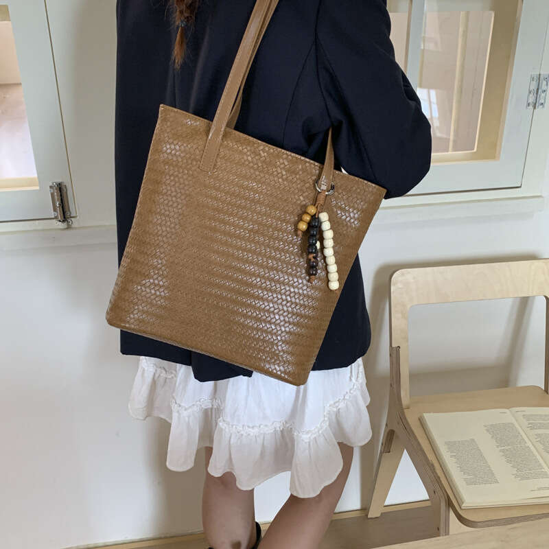 Woven Bucket for Women 2025 New Large Capacity Tote Versatile Shoulder Commuter Underarm Bag