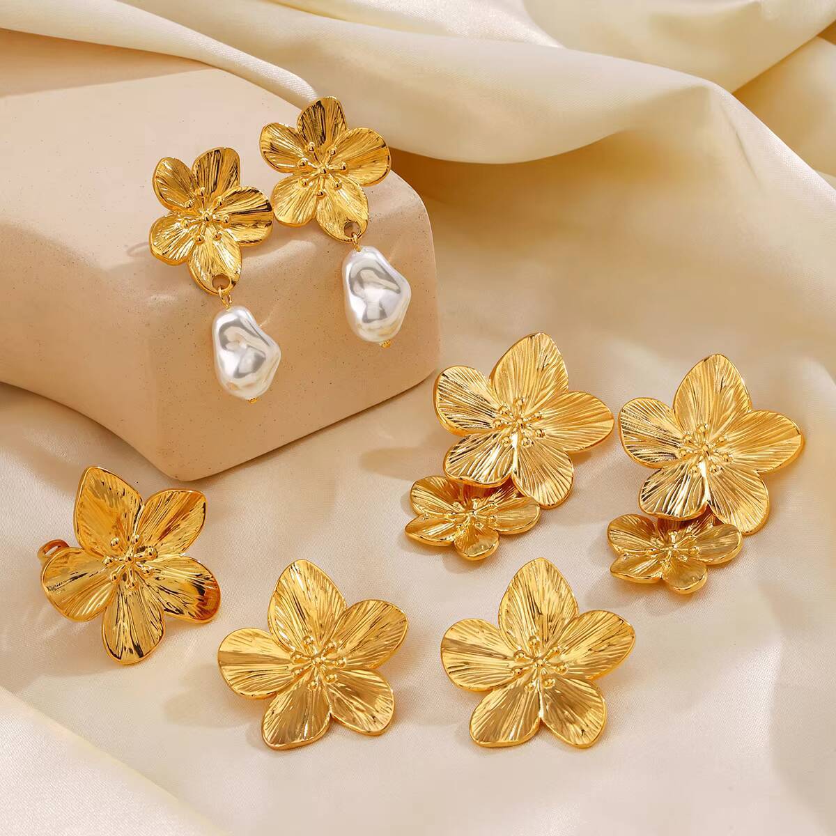 Stainless Exaggerated for Women French Style Pearl Titanium Steel Small Flower Earrings