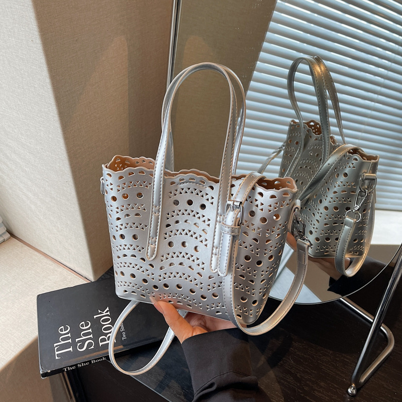 New 2025 Women's Designer Handbag, Free Shipping, High End Wave Hollow Flower Basket Bag Women's Shoulder Width Diagonal Small Bag Outdoor V