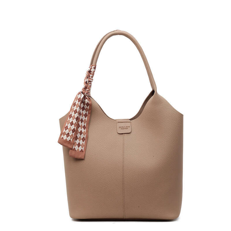Underarm fashionable shoulder bag, mother and child bag with scarf decoration, high-quality synthetic leather, very suitable for fashionable women