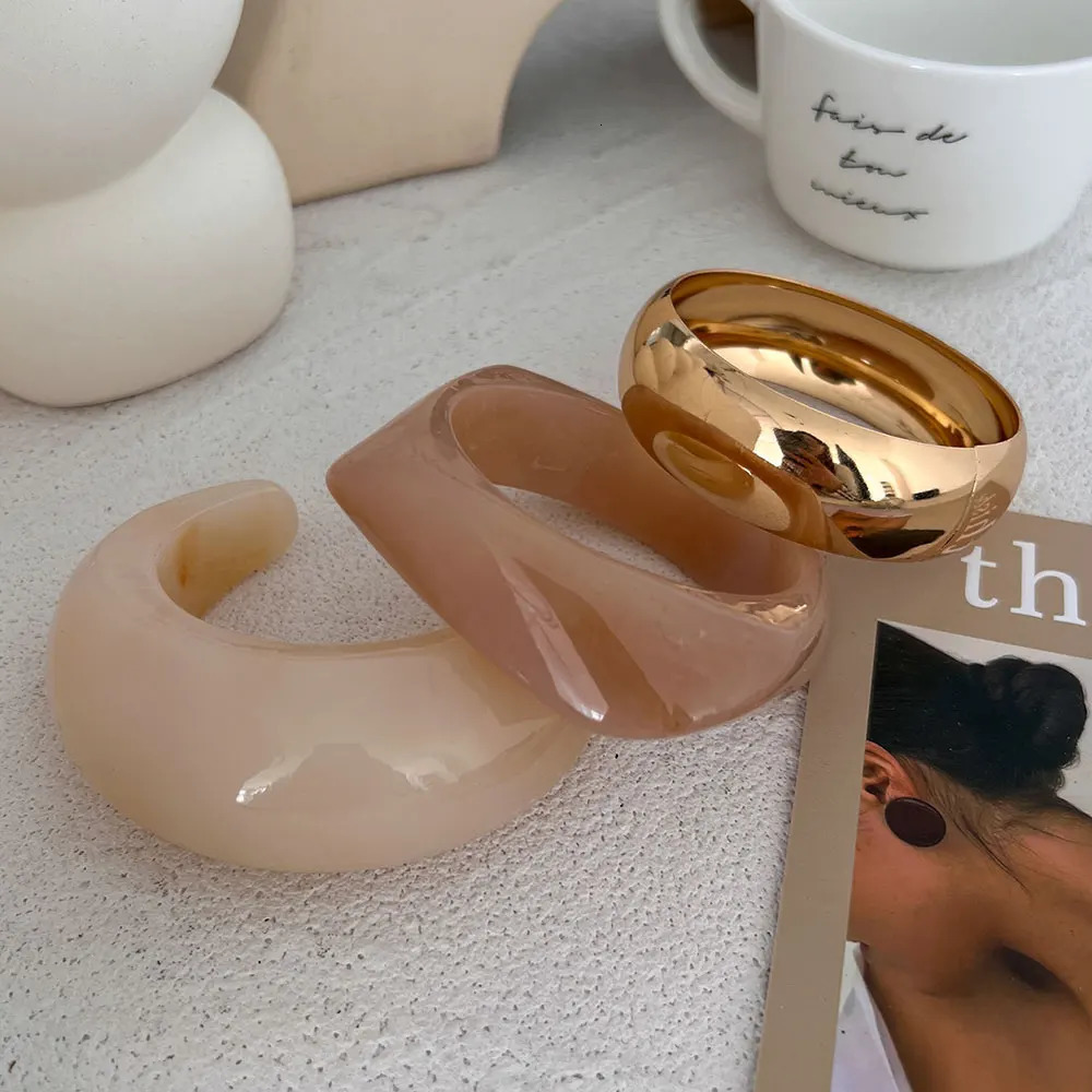 KMVEXO Vintage Punk Beige Khaki Thick Resin Acrylic Smudging Bangles Geometric Irregular Bangle Bracelets For Women Men Jewelry 250812