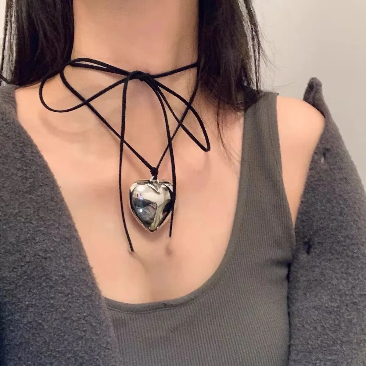 Trend Goth Black Velvet Big Heart Pendant Choker Necklace for Women Elegant Weave Knotted Bowknot Adjustable Chain Jewelry 250812