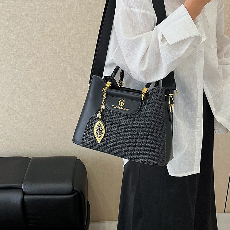 Luxury Brand Designer Bag Source Fashion Woven Handheld Shoulder Large Capacity Factory Handheld Crossbody Women's Bag 2025 New Model