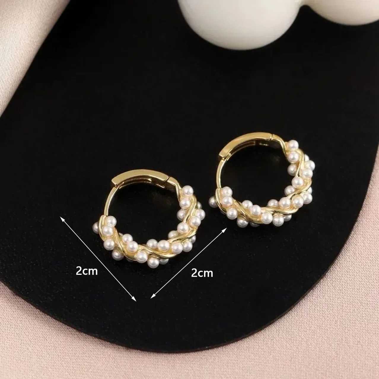 French Imitation Pearl Hoop Earring Small Round Circle Ring Earrings For Women Minimalist Jewelry Elegant Ear Buckle Gifts XJ250814