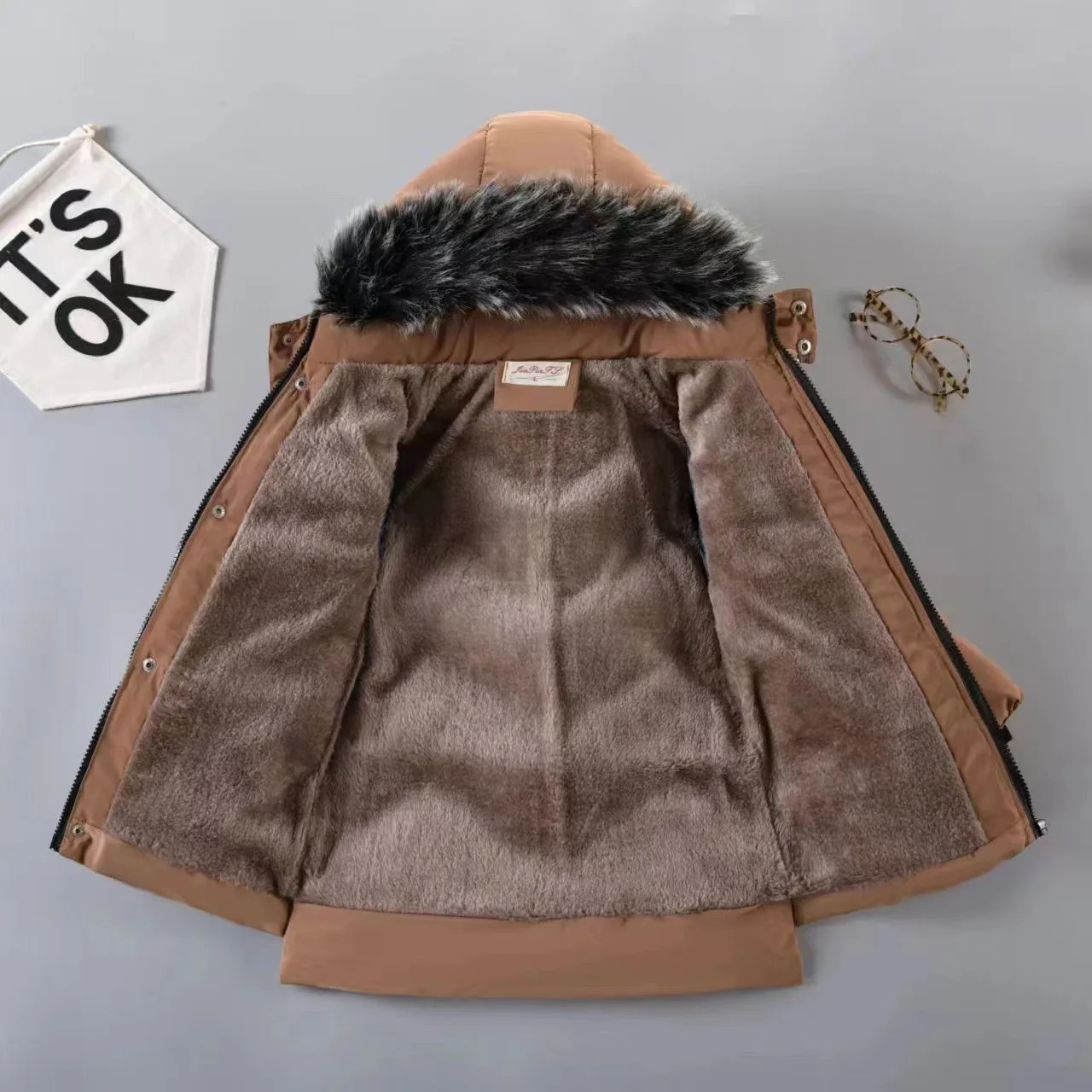Style Winter Keep Warm Boys Jacket Letter F Fashion Lining With Plush Fur Collar Hooded Heavy Coat For Kids 250813