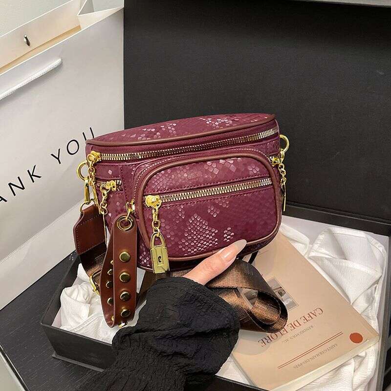 Light Texture Crossbody Women's Fashion Niche Design 2025 Chest Multi-pocket Casual Shoulder Bag