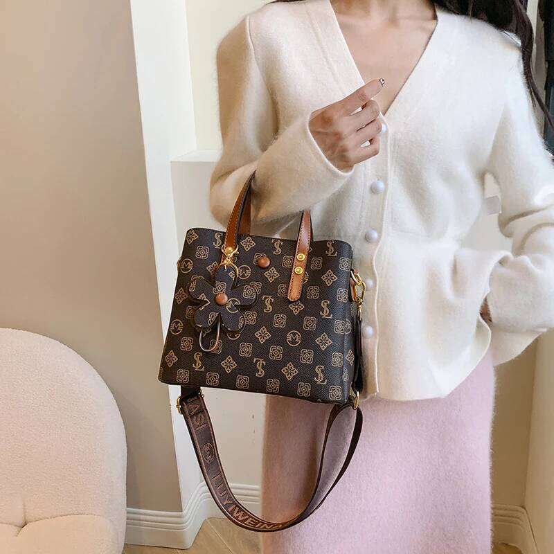 Designer Women S Crossbody Bag With Metal Decorations Premium Leather Shoulder Handbag Brand Ladies Tote Messenger