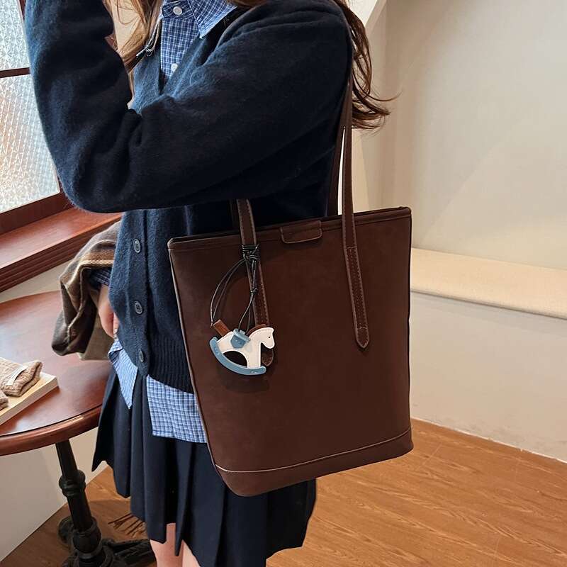 Designer minimalist canvas handbag, the ideal choice for fashion - a conscious journey for women's daily life and shopping