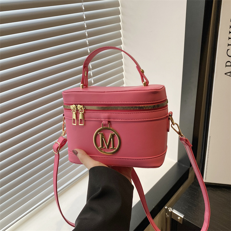 Luxury Brand Designer Bag Vintage Trendy Stylish Letter Handheld Bucket Bag 2025 New Fashion Casual Shoulder Niche Design Crossbody Bag