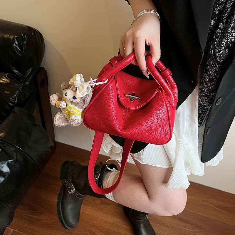 Niche Capsule Korean Pillow 2025 New Casual Lock Doctor Shoulder Crossbody Bag for Women Large Capacity