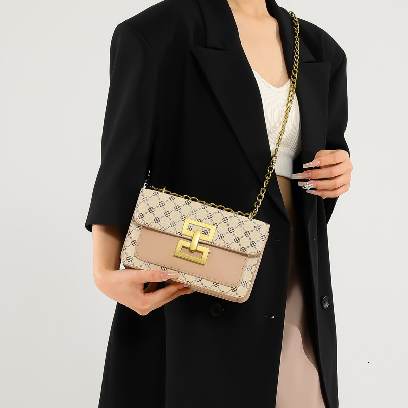 Luxury Brand Designer Bag Vintage Print Lock Buckle Simple Versatile Crossbody Bag Fashion Chain Casual Texture Commuter Crossbody Bag