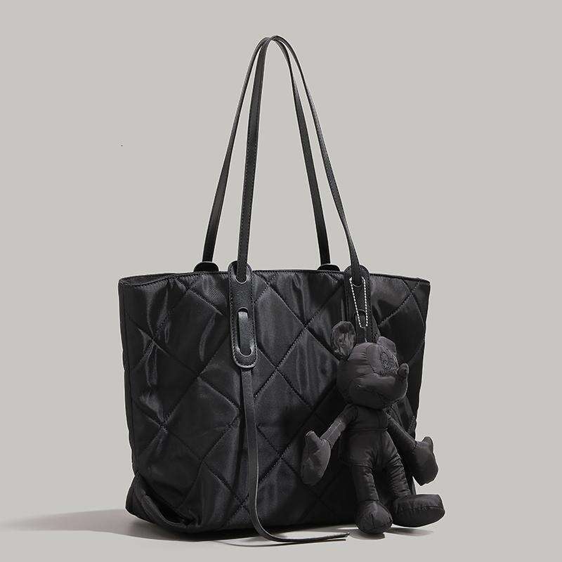 Quilted Tote for Women 2024 New Trend Cute Mickey Mouse Pendant Handbag Large Capacity Shoulder Underarm Bag