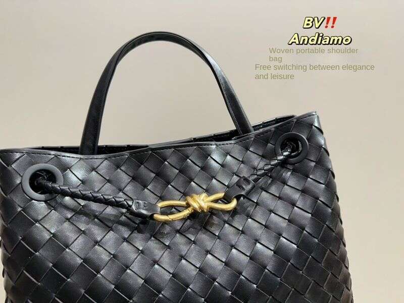 Retro Niche Design Large Capacity Metal Rope Buckle Woven Shoulder Tote Bag