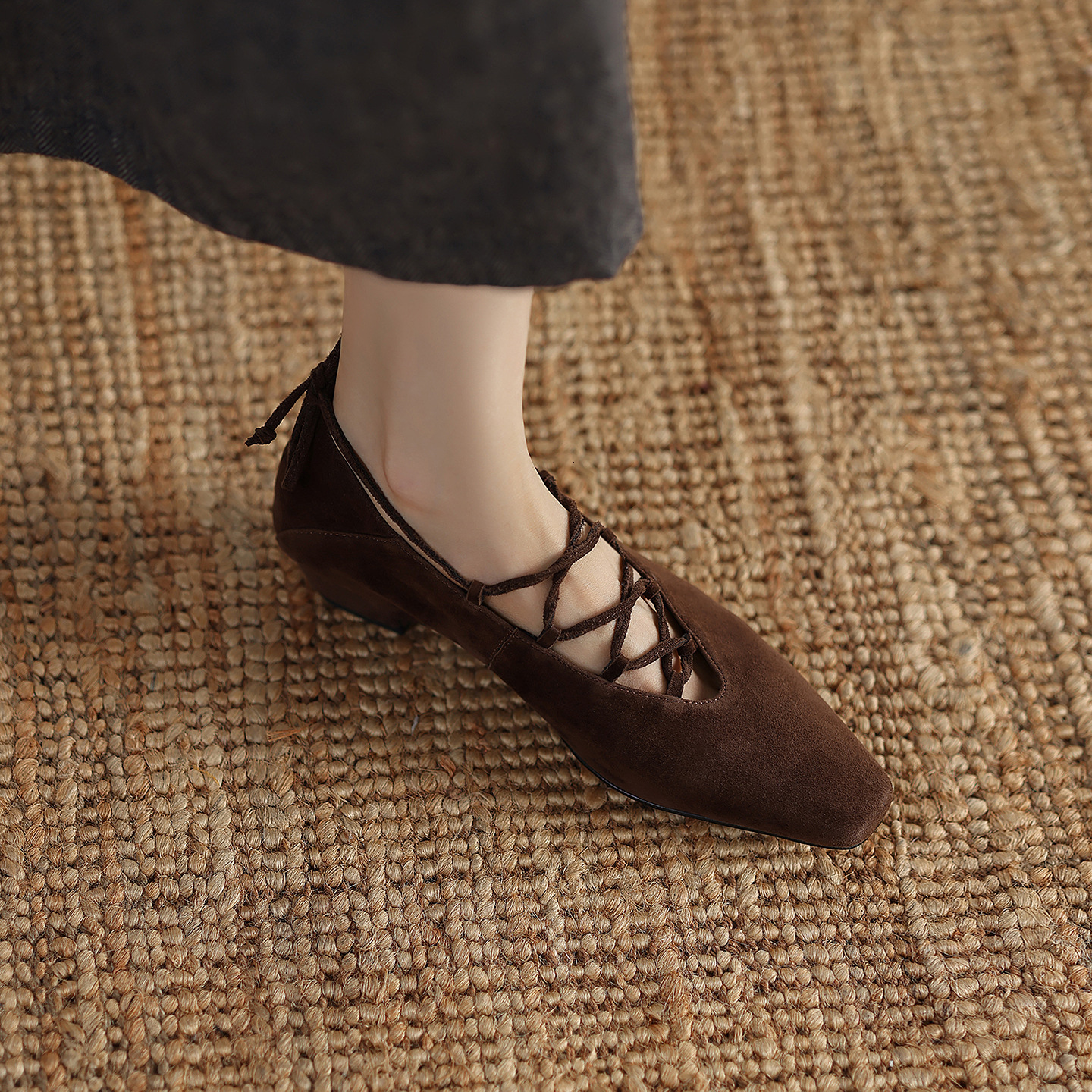 225 new designer retro ballet style cross strap small square toe V-shaped single shoe retro sheepskin mid heel women's shoes