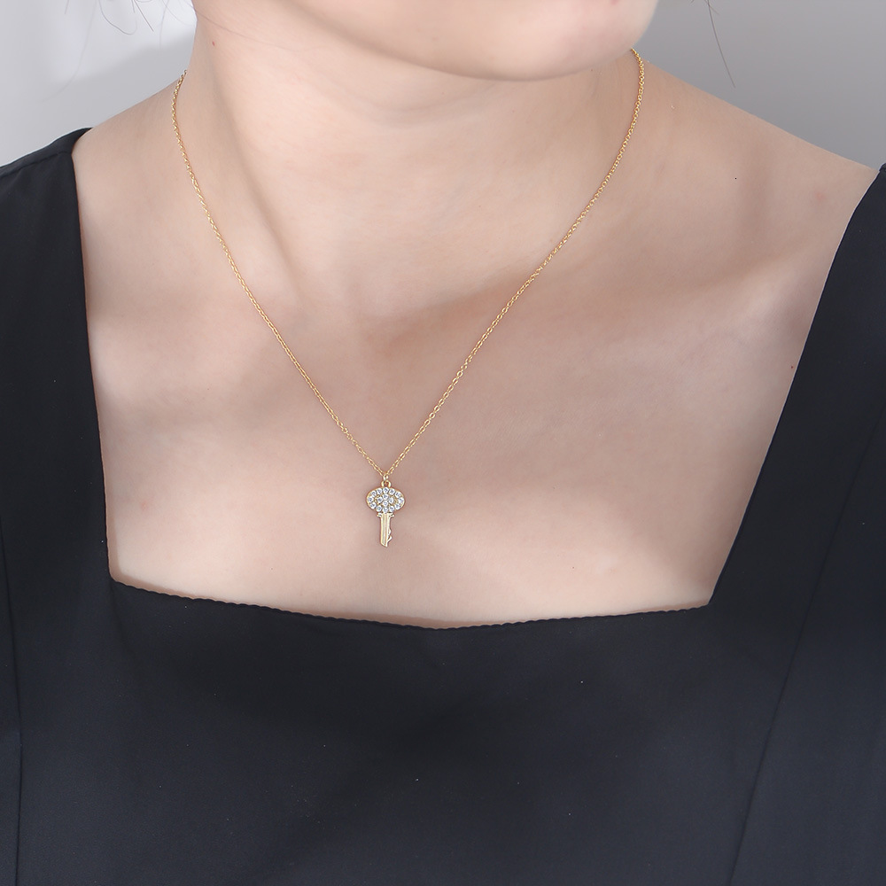 Sterling Micro Inlaid Zircon for Women, Simple and Elegant Versatile Key Chain Collarbone Necklace Sier Jewelry Jewelry for Women