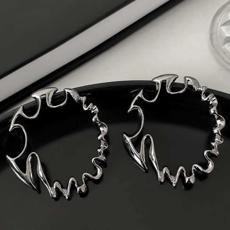 Fashion Metal Irregular Big Circle Hoop Earrings for Women Exaggerated Silver Color Twisted Personality Earrings Jewelry XJ250814