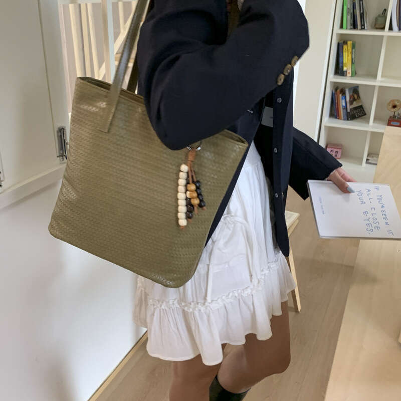 Woven Bucket for Women 2025 New Large Capacity Tote Versatile Shoulder Commuter Underarm Bag