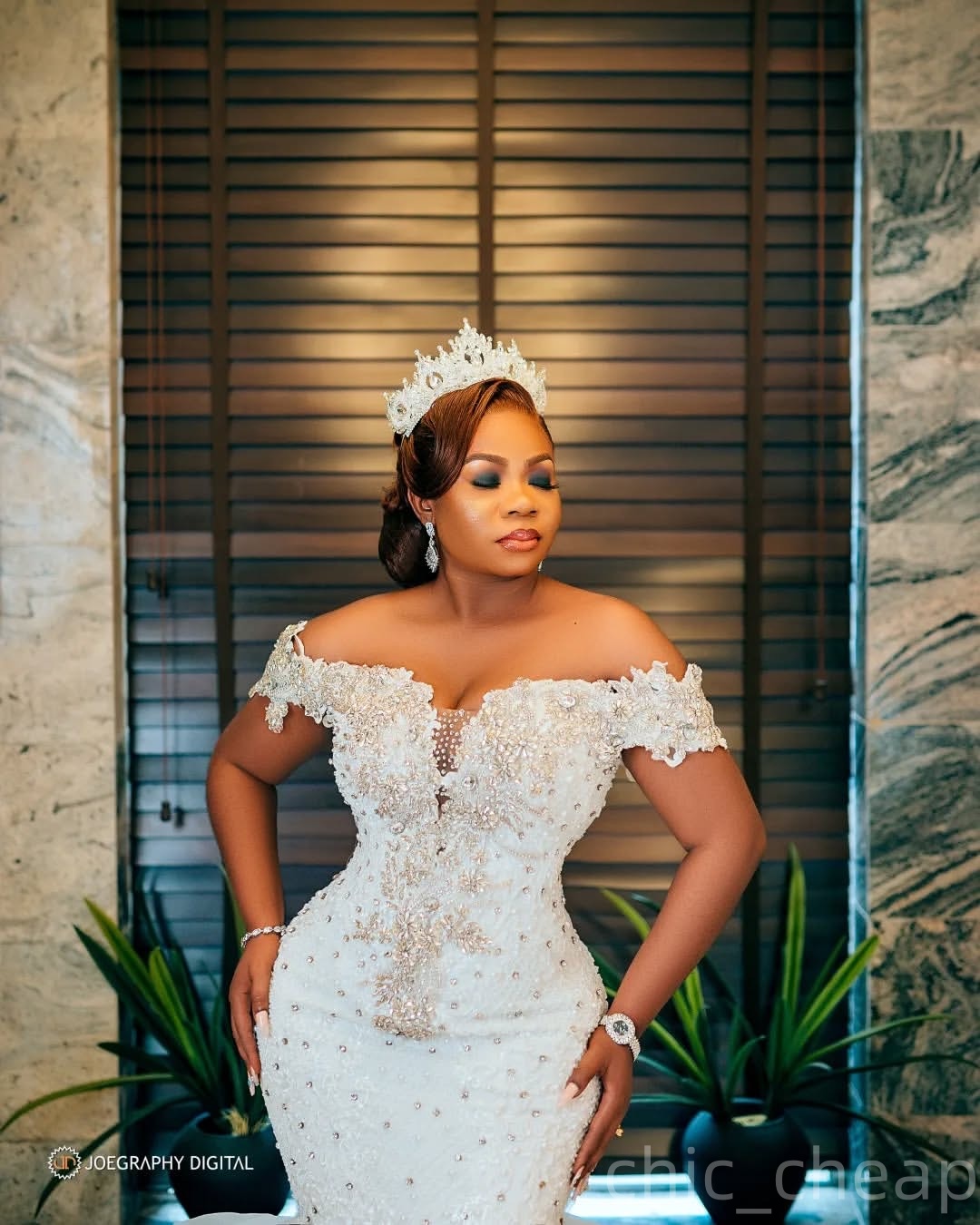 2025 Aso Ebi Plus Size Ivory Mermaid Wedding Dress Sequined Crystals Beaded Organza Tiers Sparkly Bridal Gowns Dresses ZJ0618