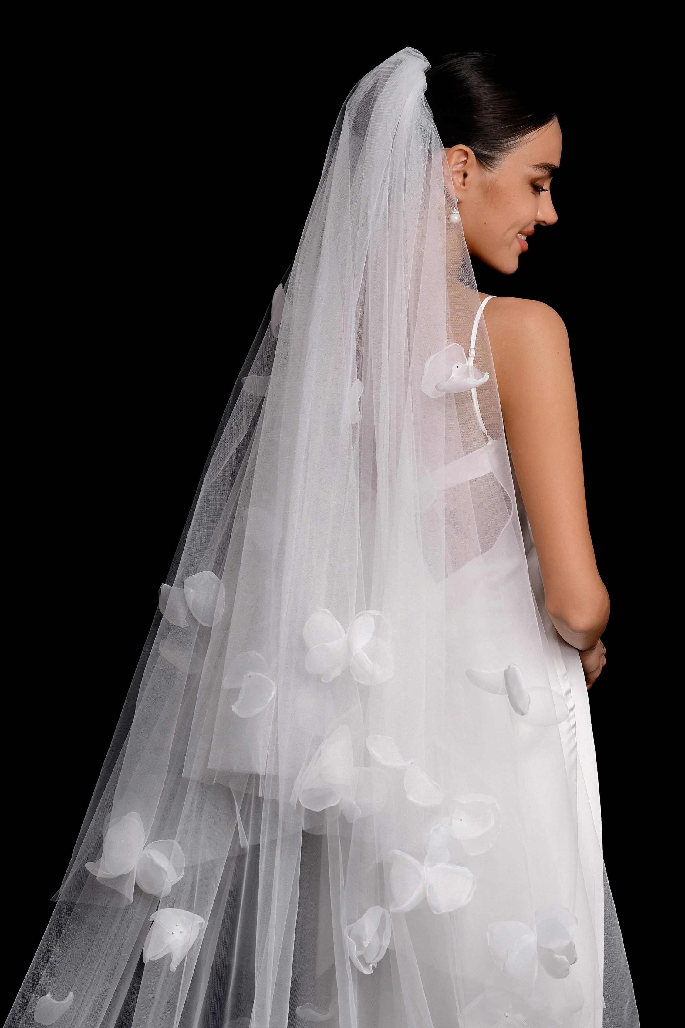 Elegant Bridal Veils Two Layer 3M Long Cathedral Veils 3D Appliques With Comb Wedding Accessories Velos De Novia