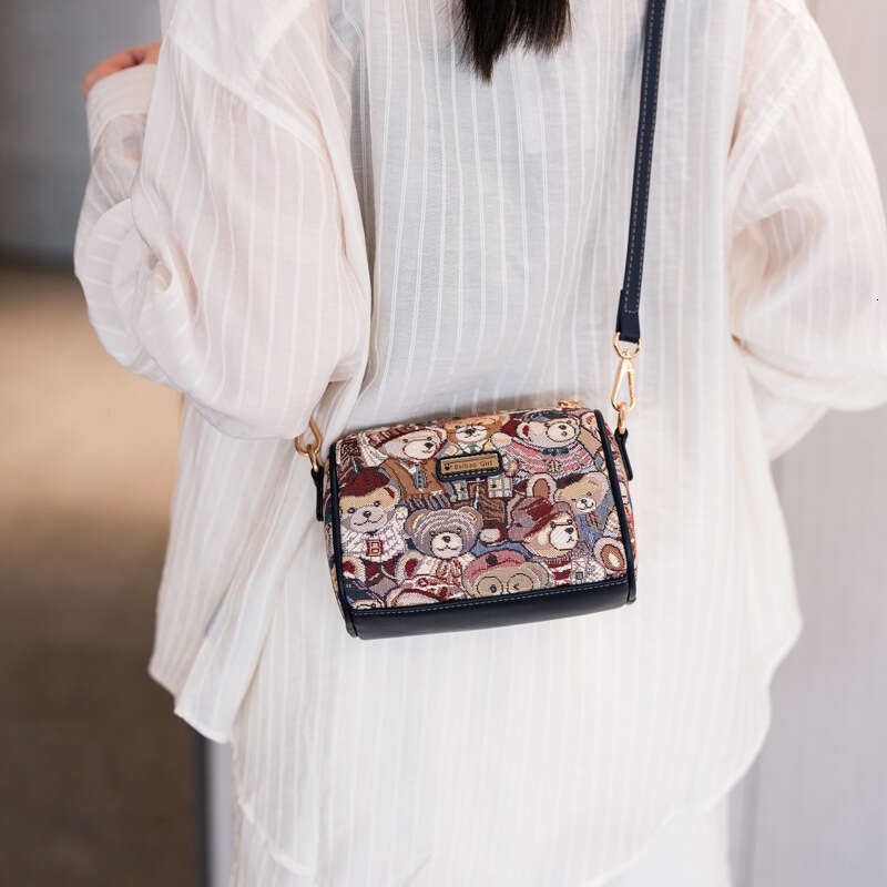 New Product Beibao High-End Canvas Embroidered Bear Single Shoulder Crossbody Small Bag