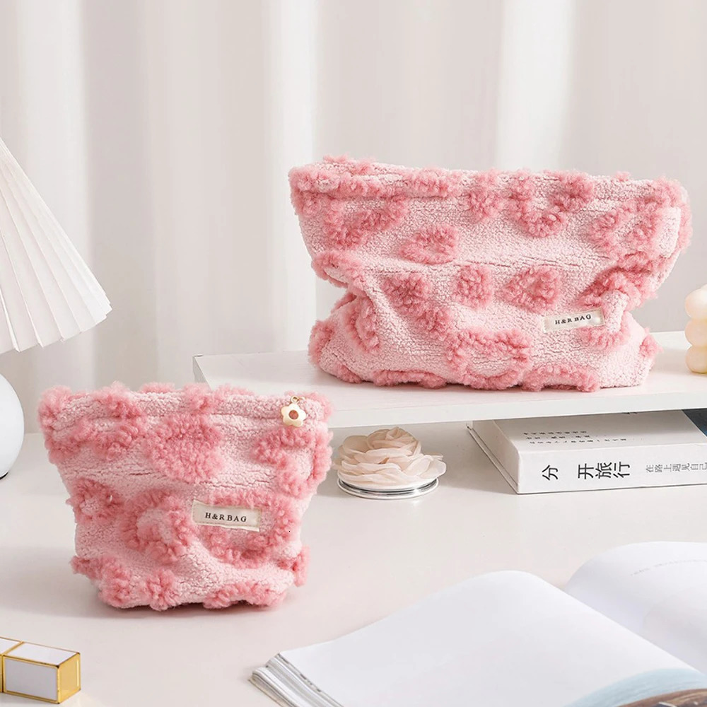 Plush Cute Pink Love Makeup Bag Portable Skincare Product Lipstick Storage Bag Hand-held Inner Bag Korean Brush Pencil Cases 250812