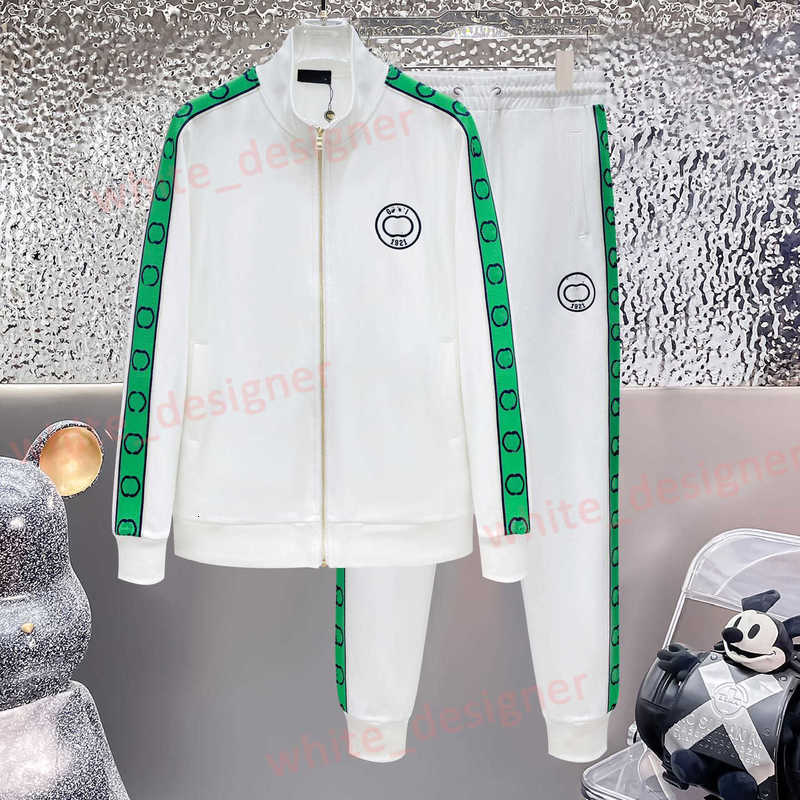 Luxury Mens Tracksuits Mens Designer Tracksuits Suit High Strt Loose mens Sweatsuit and Sweatpants Sets Casual Sports Pants Jogger Clothing Sizes M to 3XL