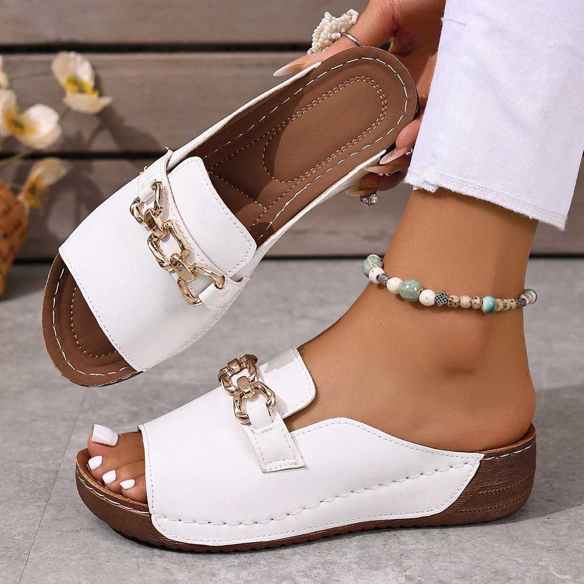 2025 Summer Retro Thick Bottom Platform Sandals for Women with Metal Chain Decor Plus Size 43 Non-Slip Beach Shoes W250814