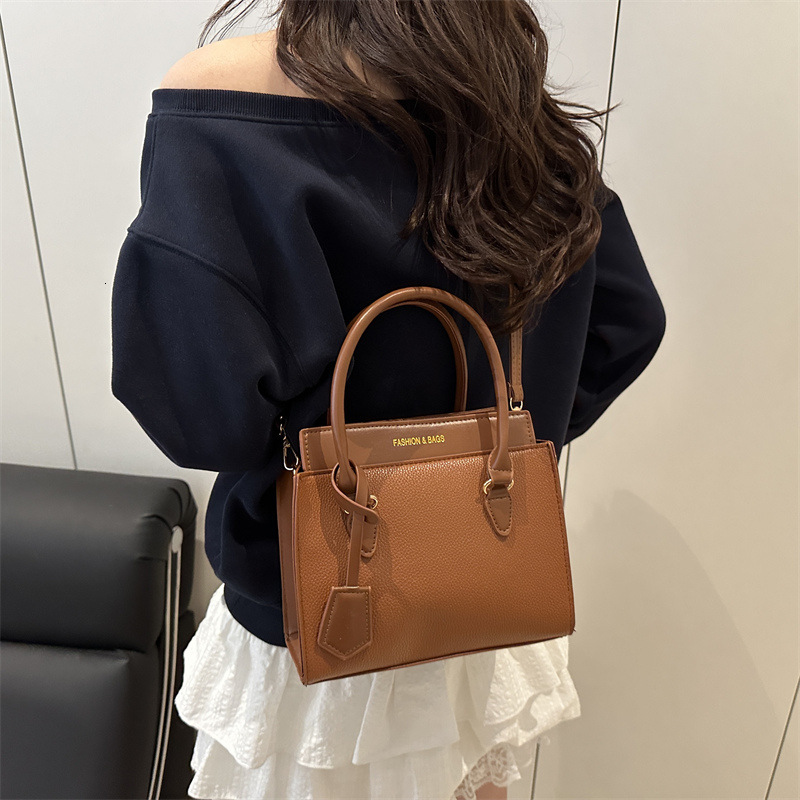 Luxury Brand Designer Bag Elegant Versatile Bag For Women 2025 New Fashionable Simple Casual Handbag Shoulder Tote Crossbody Bag