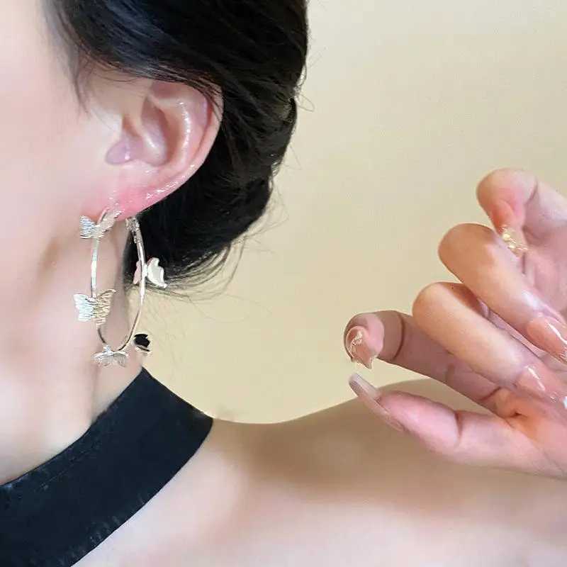 Fashion Shiny Butterfly Hoop Earrings for Women Jewelry 2024 Trending Korean Cute Metal Big Circle Earrings Mothers Day Gift XJ250814