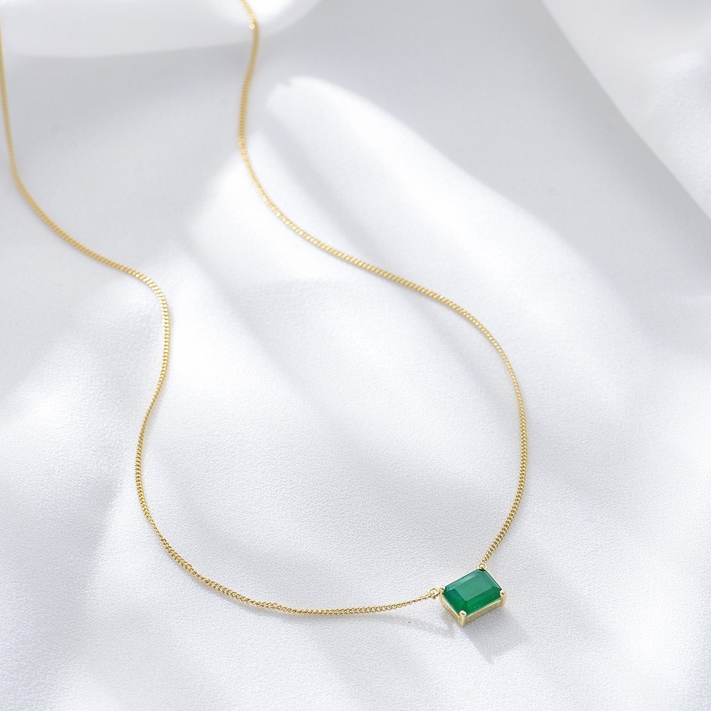 S Pure Sier Square Emerald Color Necklace for Women, Niche Design Sense, Light , Simple Single Dia Clavicle Chain Jewelry for Women