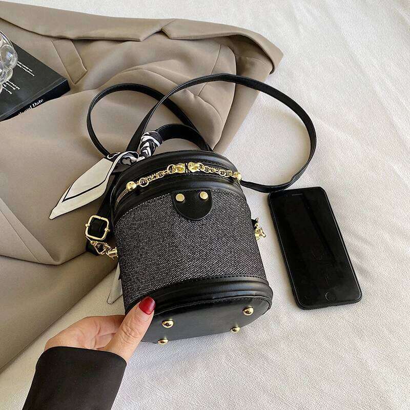 Hot Selling Handheld Round Bucket Bag With High-End And Fashionable Design Niche New Crossbody Bag Popular PU Versatile Designer Bags