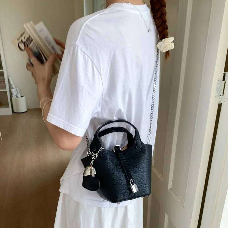 Niche Design Mini Bucket For Women New PU Leather Crossbody Bag Female Daily Out Handle Basket Bags
