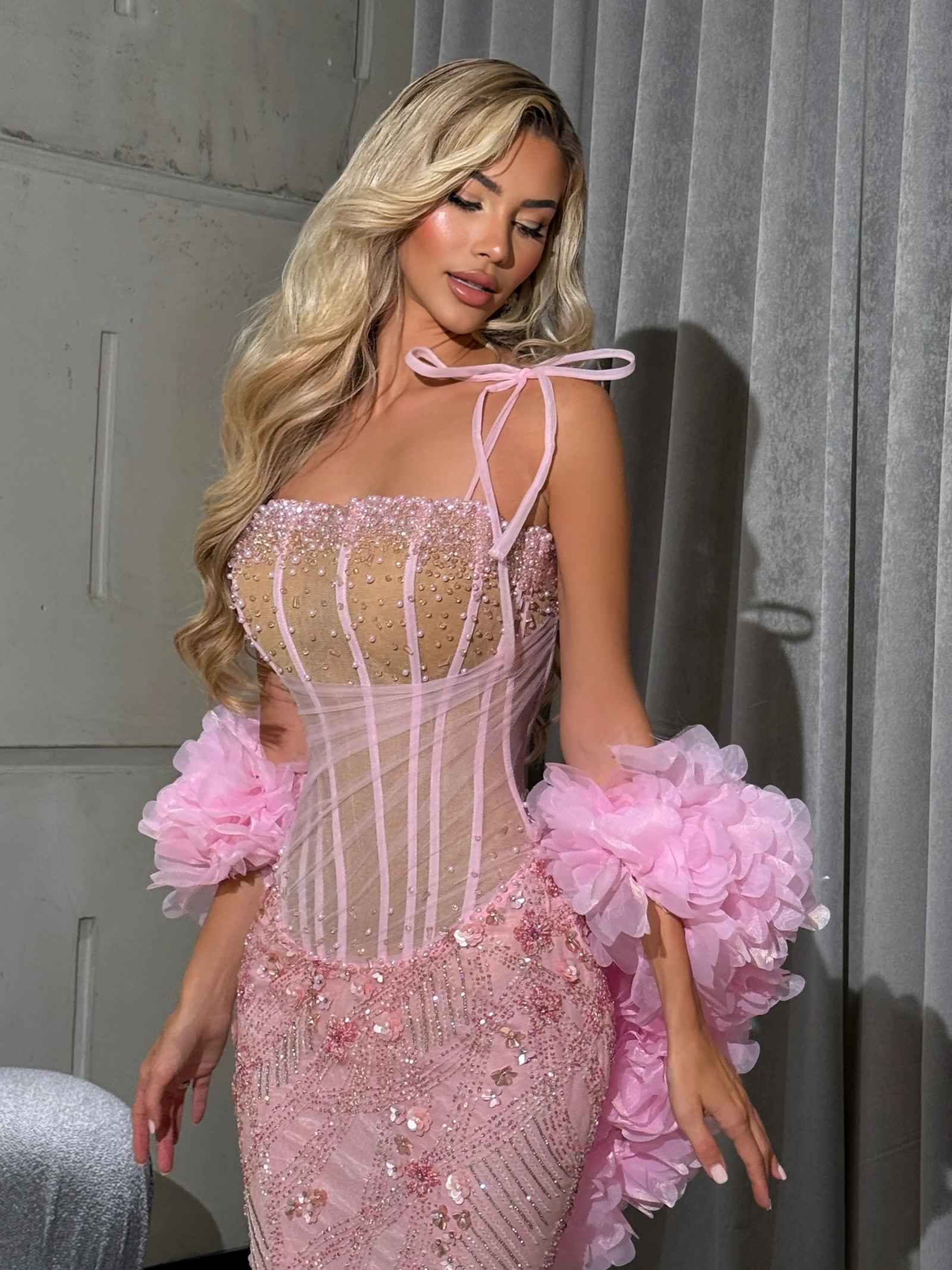 Elegant Spaghetti Straps Prom Dresses Sexy Sequined Crystal Sleevless Evening Gowns See Through Ruffle Party Dress Customized