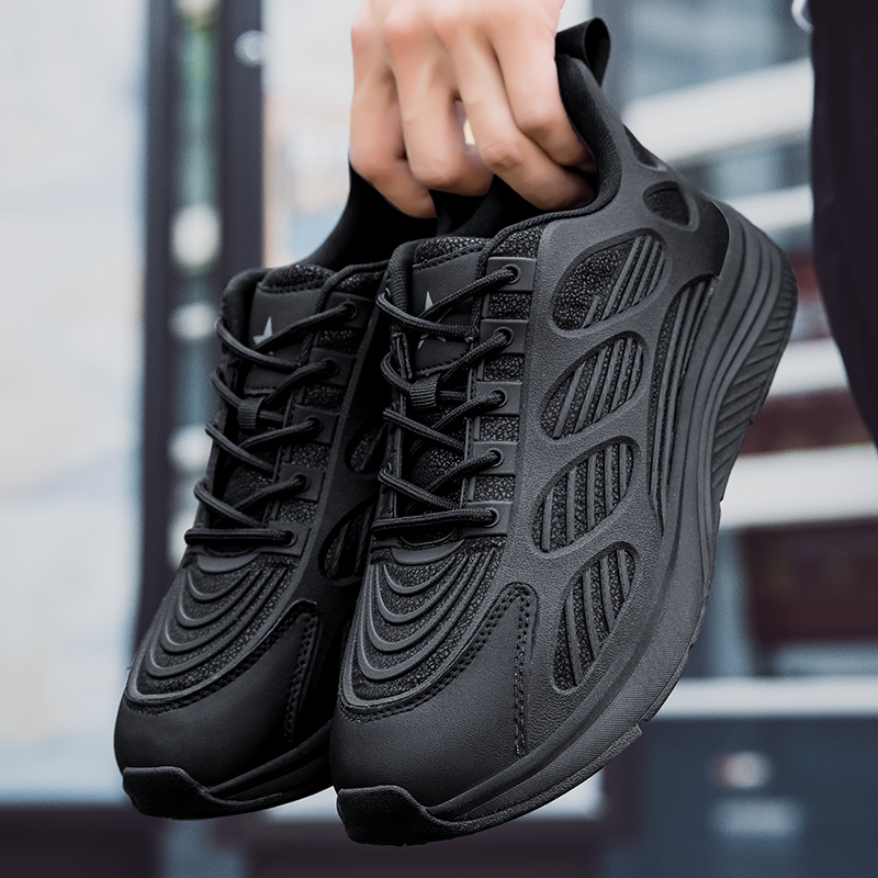 Outdoor hiking shoes for men; anti-puncture, anti-slip, and cross-country training shoes; casual trekking shoes.