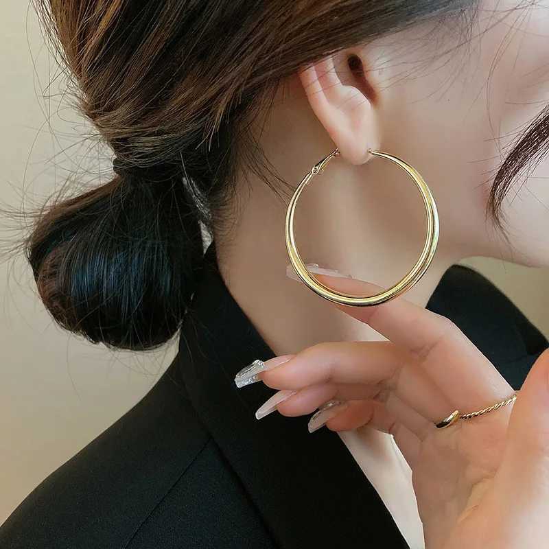 Fashion Exaggerated Big Circle Hoop Earrings for Women Statement Jewelry Smooth Circle Earrings Femme Hoop Earrings XJ250814