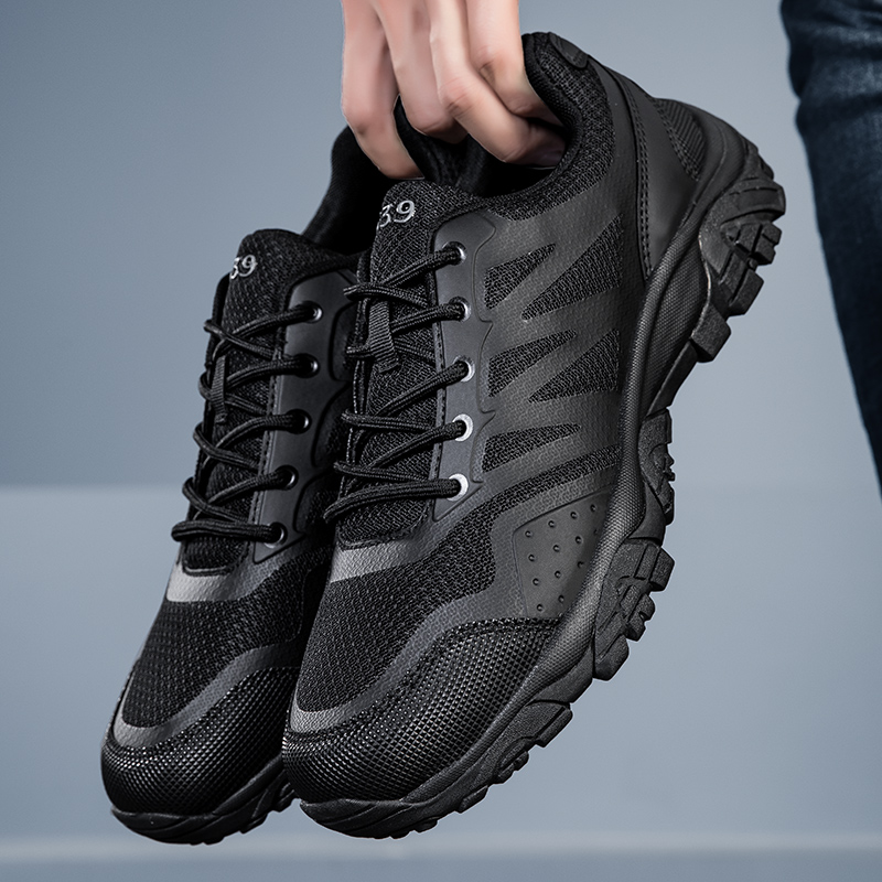 Black High-Quality Running Footwear - Ventilated Design For Optimal Performance