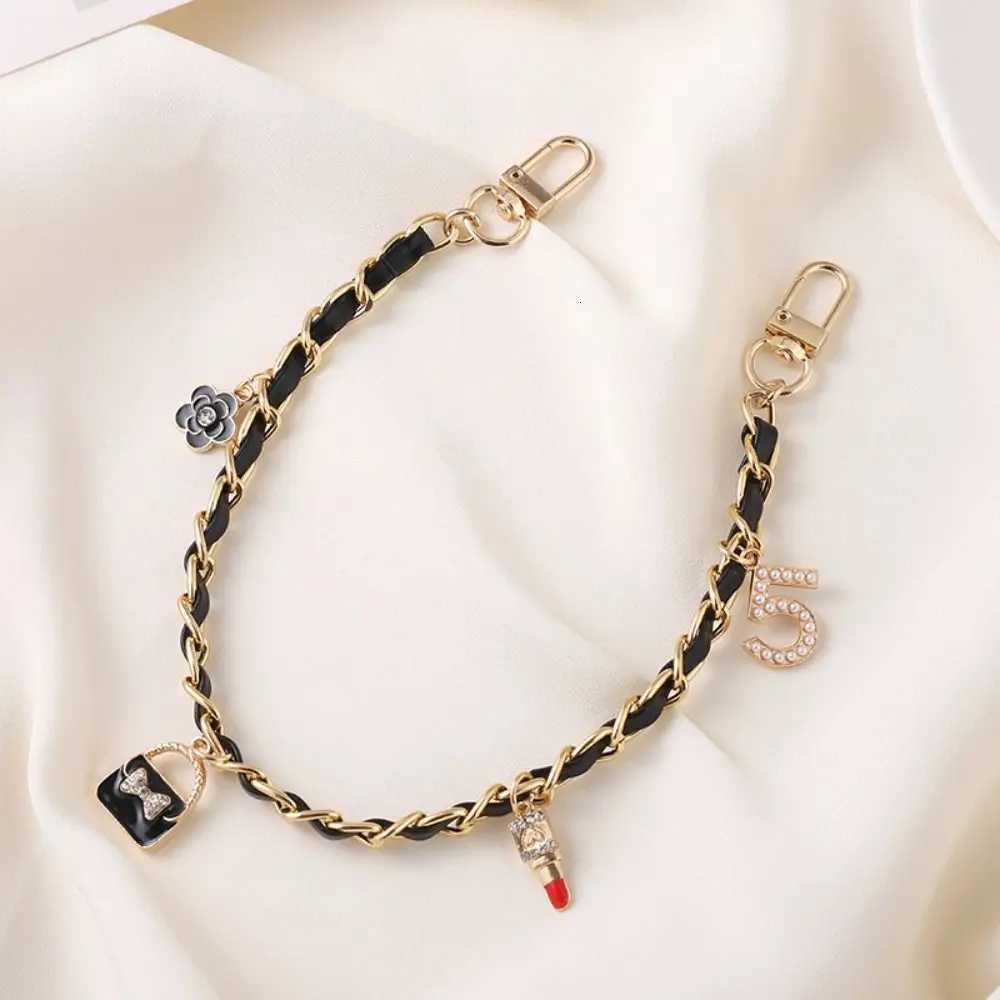 Mobile Phone Lanyard Pickup Carrying Chain Short Wrist Strap Style Universal Phone 5 Lipstick Strap Small Fragrant Wind Pendant Y250814