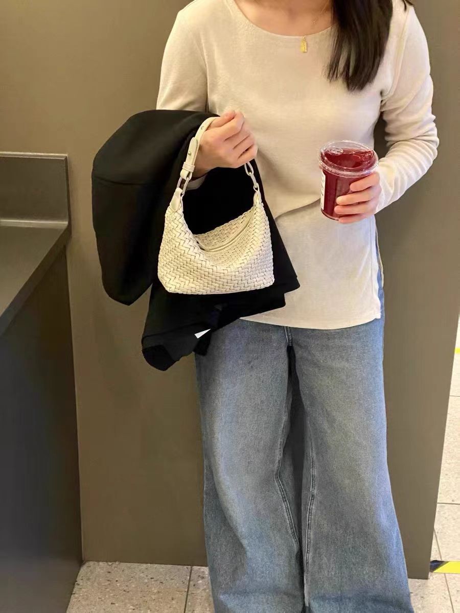 Designer Bag Handwoven Fashion Handheld Underarm Lunch Box Bag Versatile Soft Leather High-end Niche Design Single Shoulder Crossbody Bag Luxury Bag F