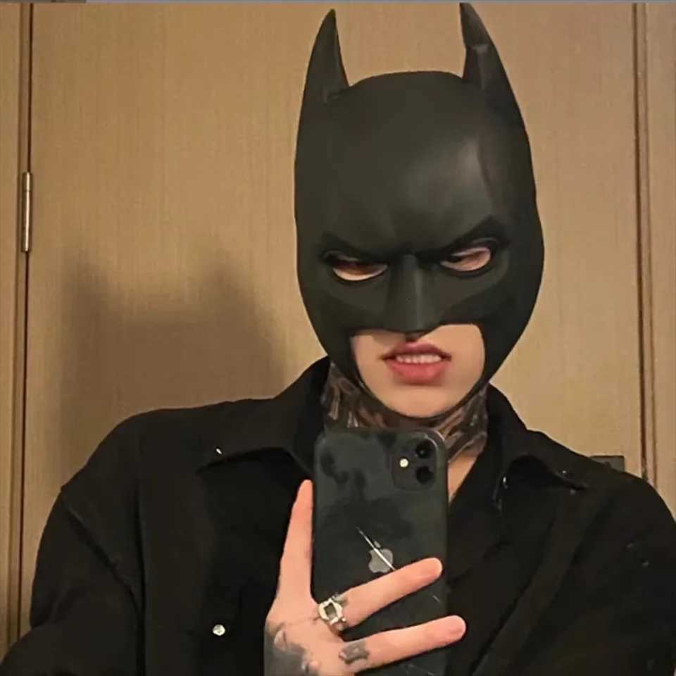 Batman Mask Headgear Latex Material Adult Halloween Cosplay Props Bruce Wayne Full Head Mask Masquerade Camouflage Party Costume Y250814