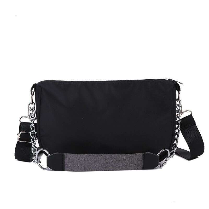 Niche Design Women's 2023 Summer New Net Red Nylon Underarm Bag High-end sense one-shoulder hand-held chain bag