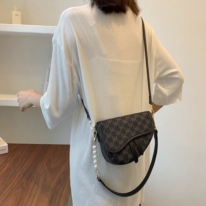 Luxury Bag Free Shipping Designer Niche New Women's Versatile Letter Printing Crossbody Shoulder Underarm Bag Fashion Saddle Bag Bags Casual Shop