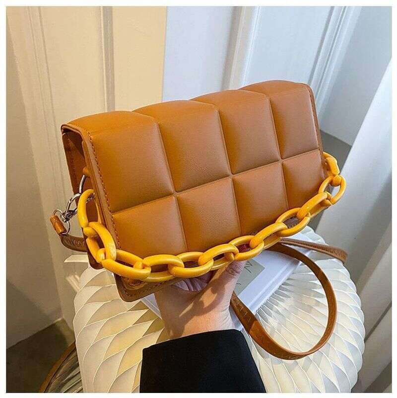 Niche Design High-end Chain Bag Foreign Style One-shoulder Small square 2023 new popular chain Messenger bag