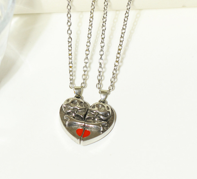Punk Style Skull Halloween Pendant Magnetic Splicing Heart Niche Couple Necklace