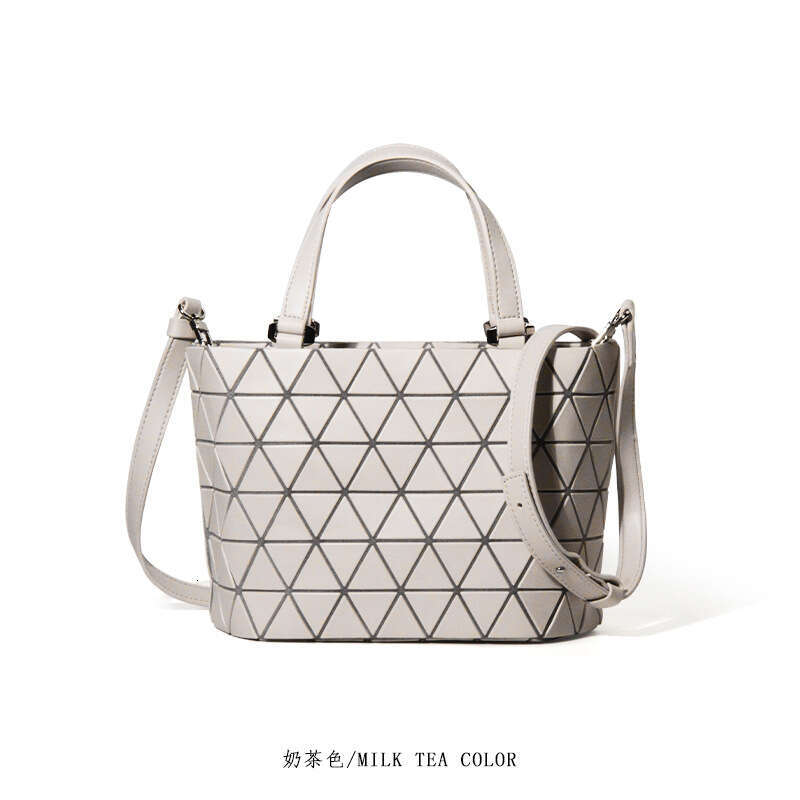 Japan New Fashion Handbag Women's Briefcase Bucket Geometric Quilted Single Shoulder Crossbody Crystal Bag designer bag B5
